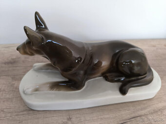 Retro soška "Ležící vlčák" Royal DUX - 3