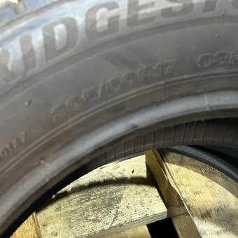 Zimní pneu 205/60 R17 93H Bridgestone 6mm - 3