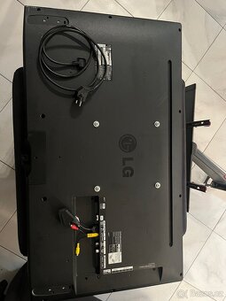 40" LG ULTRA HD 4K TV - 3