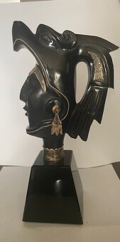 Soška z obsidiánu - 3