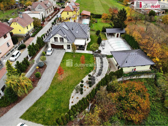 Dvougenerační dům 6+kk, 323 m2, pozemek 1868 m2, bazén, dům - 3