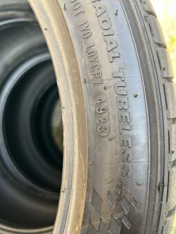 235/40 ZR19 letní - 3