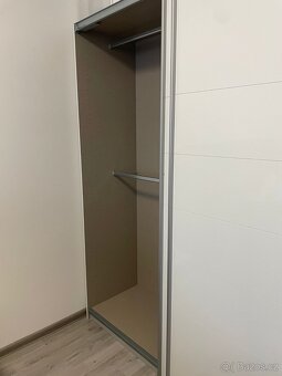 Skříň Bílá lesk 180 cm - 3