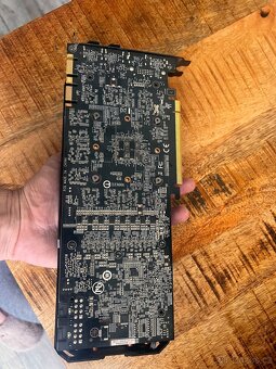 GIGABYTE GTX 1080 Ti Gaming OC 11g - 3