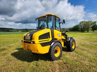 KLOUBOVÝ NAKLADAČ JCB 409 - 3