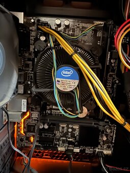 Kancelářský PC i3-7100 3.9ghz 8gb ram a SSD w10 - 3