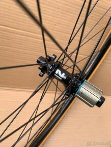 Kola DT SWISS Disc, NOVATEC 411+412 SP + SCHWALBE G-ONE 40mm - 3