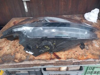 Hyundai i30 pravý světlomet - 3