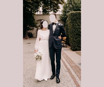 jednoduché a trochu starosvětské svatební šaty s rukávem - 3