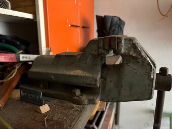 Dílenský pracovní stůl se svěrákem - 3