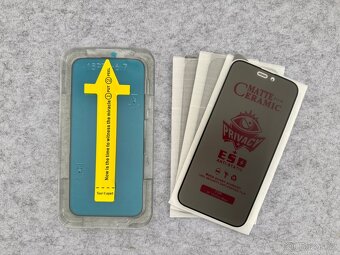 Kryty a skla na iPhone 15 Pro Max - 3