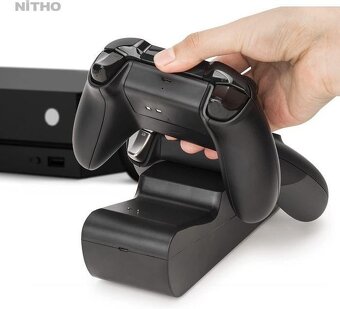 duální nabíječka pro ovladače Xbox One+ 2. Náhradní baterie - 3