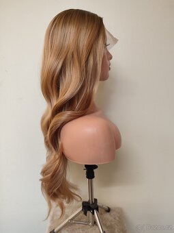 Nová zlatavá vlnitá Lacefront paruka s přirozeným odrostem - 3