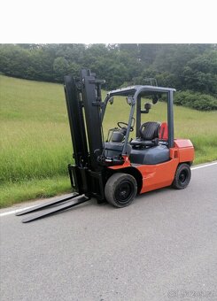 Prodám vzv TOYOTA 4 TUNY . - 3