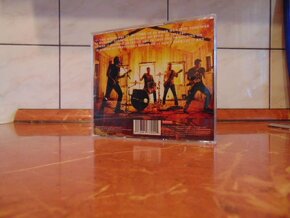 prodám CD Nickelback - Here and now 2011 , v pořádku , - 3