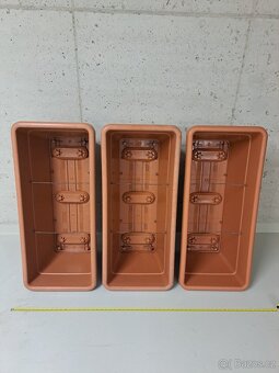 3 ks starší velké plastové truhlíky 100x44x40 cm - levně - 3