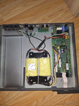 APC Smart-UPS SC 450VA SC450RMI1U (záložní zdroj) - 3