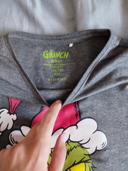 Dámské pyžamo Grinch značky Cropp ve velikosti S - 3