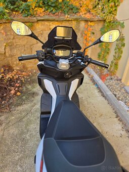 Aprilia SR GT - 3