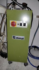 2x průmyslový žehlící stůl MACPI + žehličky + parní vyvíječ - 3