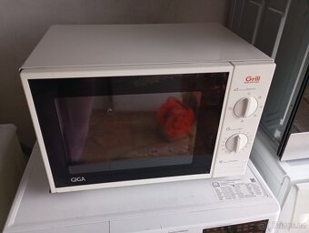 Mikrovlnná trouba GIGA s grilem — plně funkční - 3