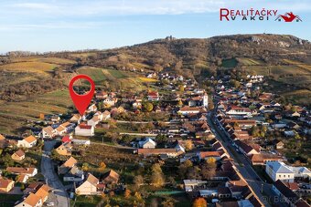 Rodinný dům s prostornou garáží, dílnou, vinným sklepem a vý - 3