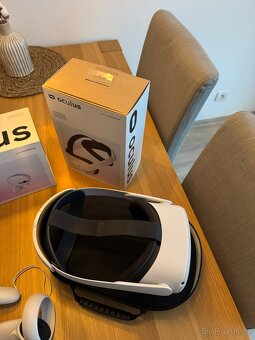 Meta Quest 2 256GB + originál Elite Strap + pouzdro - 3