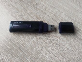 Černý MP3 přehrávač Sony NWZ-B183F - 3