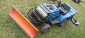 zahradní traktor MTD - 3