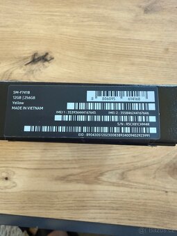 Samsung Galaxy Z Flipe6 - 3