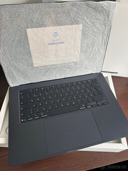 MacBook Air 15" M4 (2025) 16GB/256GB černý - NOVÝ - 3