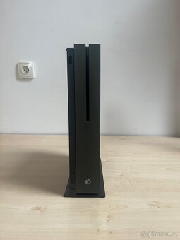 🎮 Xbox One S 1 TB – khaki + 2× ovladač + držák na mobil - 3