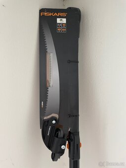 Fiskars teleskopické nůžky s pilkou - 3
