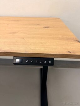 Elektrický výškově nastavitelný stůl - 3