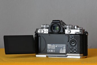 Nikon zfc + dva objektivy - 3