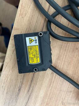 OMRON ZX1-LD100A81 SMART SENSOR - 3