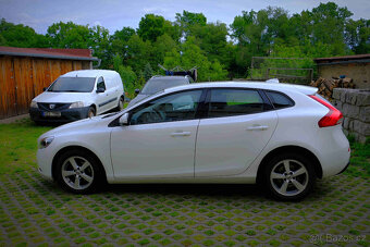 Prodám Volvo V40 D2 Kinetic, model 2018 - 3