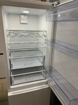 Zánovní lednice Beko RCNE365E40W - 3