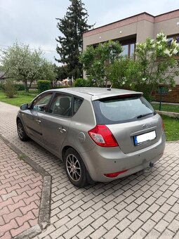 Prodám osobní automobil KIA CEED 1.4 Benzin 66kW - 3