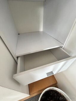 Vysoká skříňka - regál - 3