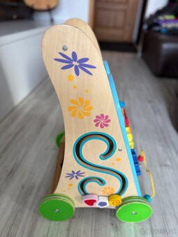 Dřevěné dětské chodítko - 3
