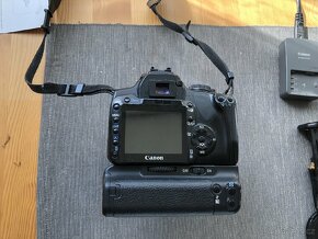 Canon 400D + 18-55 II + grip BG-E3 - 3