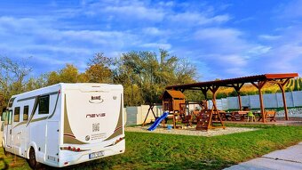 Půjčím plně integrovaný obytňák do 3,5 t McLouis NEVIS 879 - 3