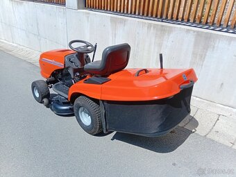 Prodám zahradní traktor Husqvarna 17.5Hp Hydro - 3