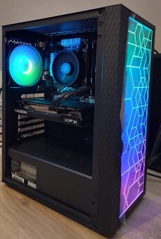 Herní PC s Ryzen 3600, RX 6600 XT a 23" 1080p monitorem - 3