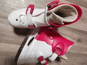 Lední dívčí brusle 33-36+helma . - 3