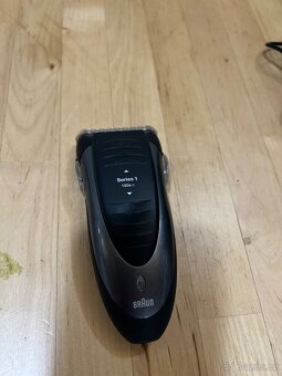 Prodám holící strojek Braun - 3