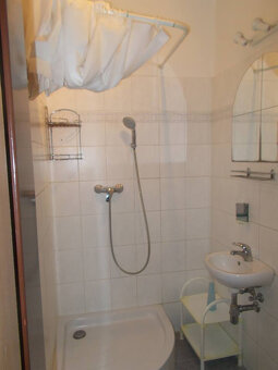 PRONÁJEM APARTMÁNU - 3