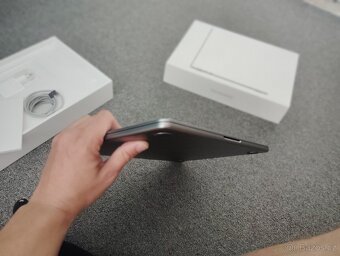 MacBook Air 13 palců M2 8 GB RAM 256 ssd 170 cyklů - 3