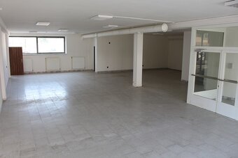 PRONÁJEM OBCHODNÍCH PROSTOR (145 m2) V CENTRU PROSTĚJOVA - 3